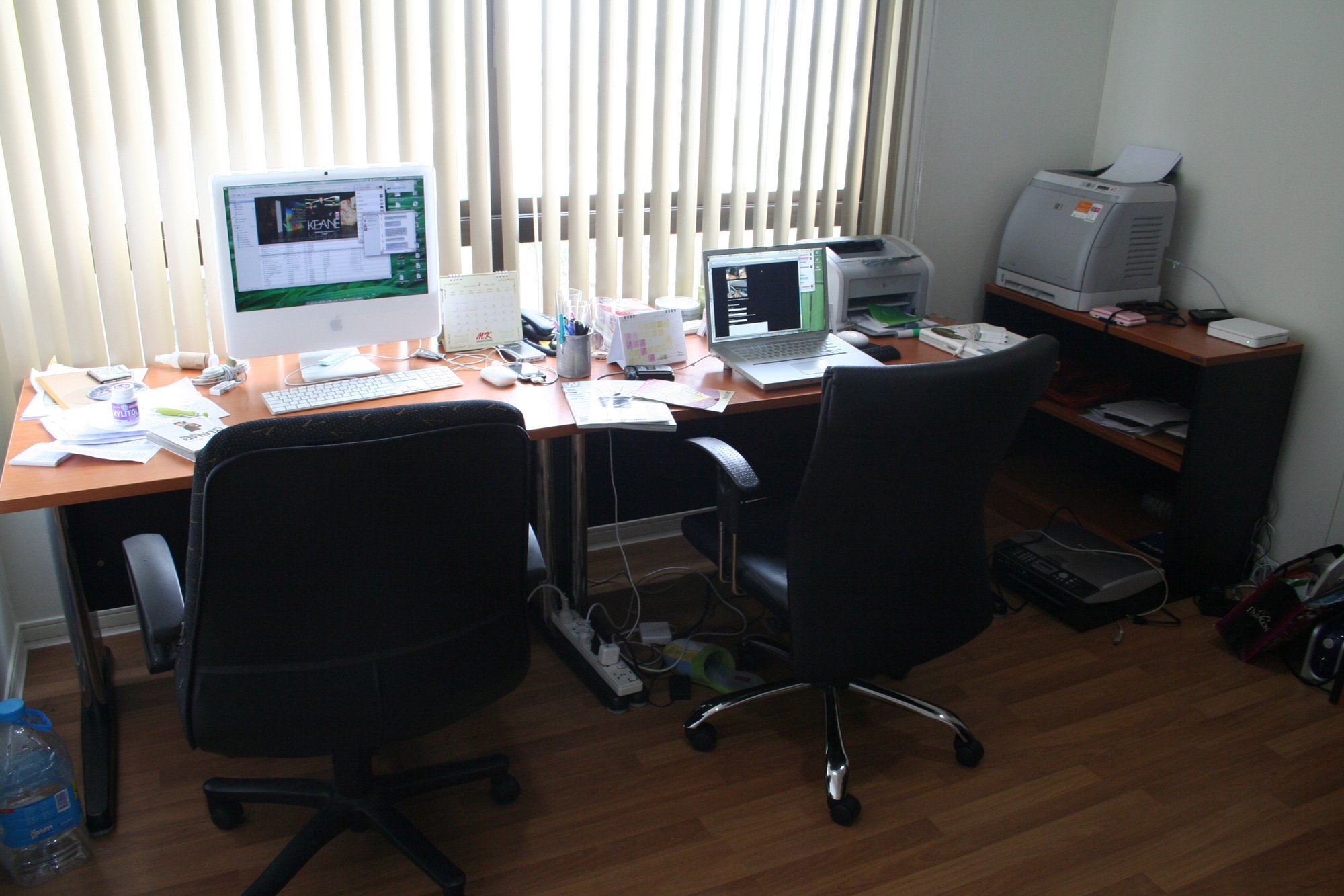 Small_Office_with_Hewlett-Packard_printers